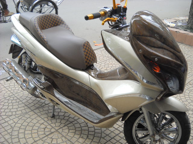 Yên PCX kiểu tựa ghế xe hơi pha vải LV