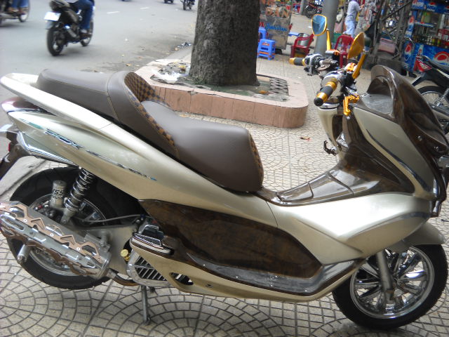 Yên PCX kiểu dáng Club